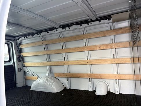 Used 2024 GMC Savana 2500 w/ Driver Convenience Package image 15