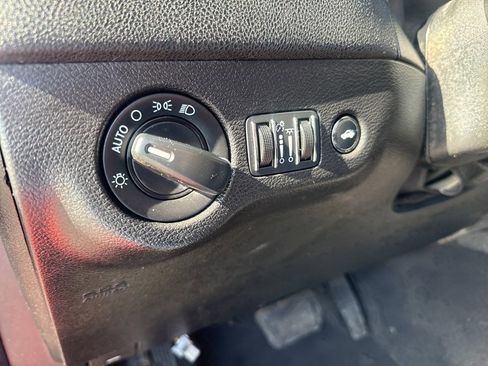 Used 2019 Dodge Charger SXT w/ Blacktop Package image 18