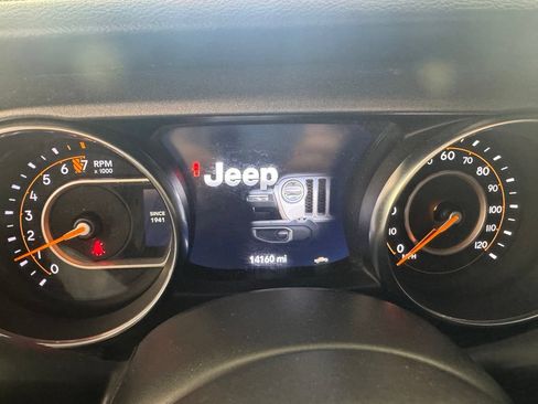 Used 2023 Jeep Gladiator Mojave w/ Cold Weather Group AWD/4WD image 4