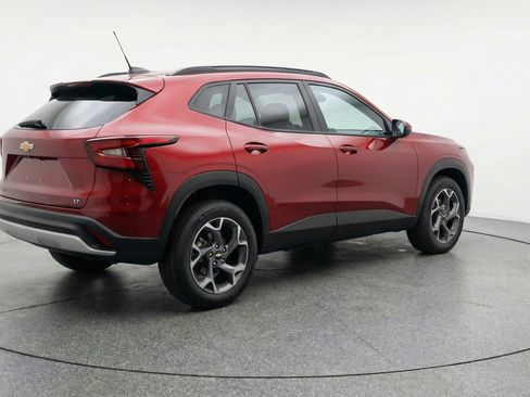 Used 2025 Chevrolet Trax LT image 9