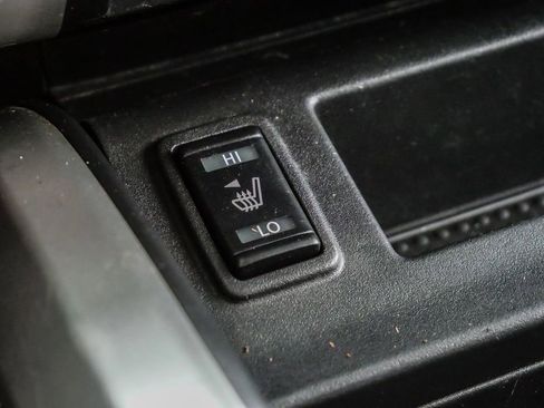Used 2017 Nissan Titan SV AWD/4WD image 29