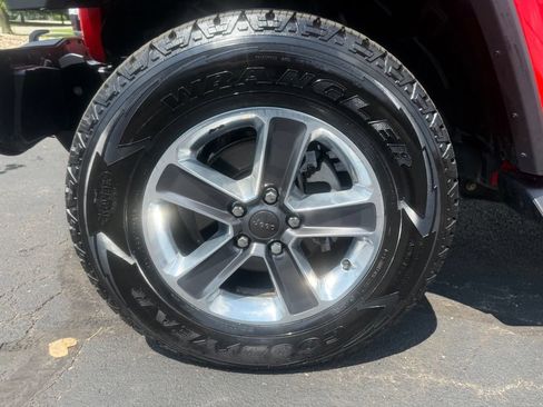 Used 2020 Jeep Wrangler Unlimited Sahara w/ Dual Top Group AWD/4WD image 10