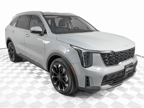 Used 2025 Kia Sorento EX image 3