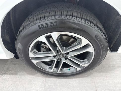 Certified 2025 Audi Q5 Premium w/ Convenience Package AWD/4WD image 5