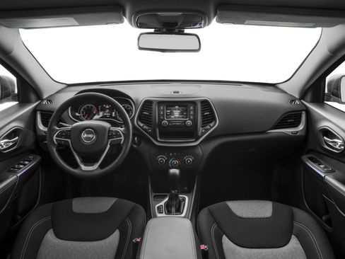 Used 2017 Jeep Cherokee Sport FWD image 5