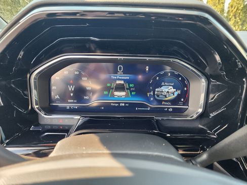 Used 2025 Chevrolet Silverado 2500 LT w/ Z71 Chrome Sport Edition image 32