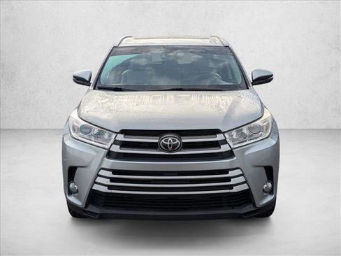 Used 2018 Toyota Highlander XLE AWD/4WD image 2