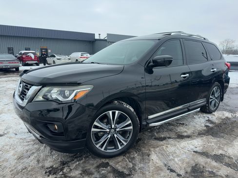 Used 2018 Nissan Pathfinder Platinum w/ Cargo Package image 3