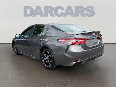 Used 2018 Toyota Camry SE w/ Moonroof Package FWD image 4