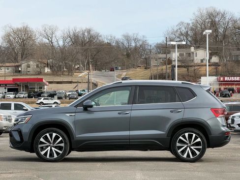 Used 2022 Volkswagen Taos SEL w/ Panoramic Sunroof Package AWD/4WD image 4