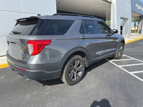 Used 2022 Ford Explorer XLT w/ Equipment Group 202A image 3