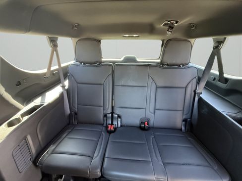 Used 2025 GMC Yukon XL Denali AWD/4WD image 28