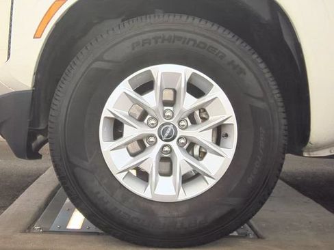 Used 2024 Nissan Frontier SV w/ Technology Package RWD image 9