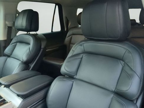 New 2026 Lincoln Navigator L Premier AWD/4WD image 10