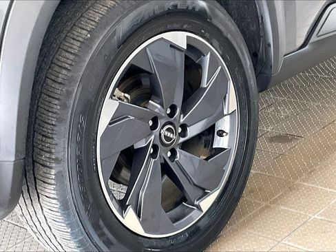 Used 2025 Nissan Rogue SV FWD image 34
