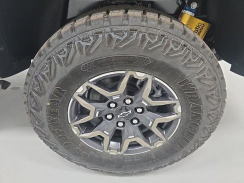 New 2025 Chevrolet Colorado ZR2 w/ Off-Road Front Bumper Package image 37