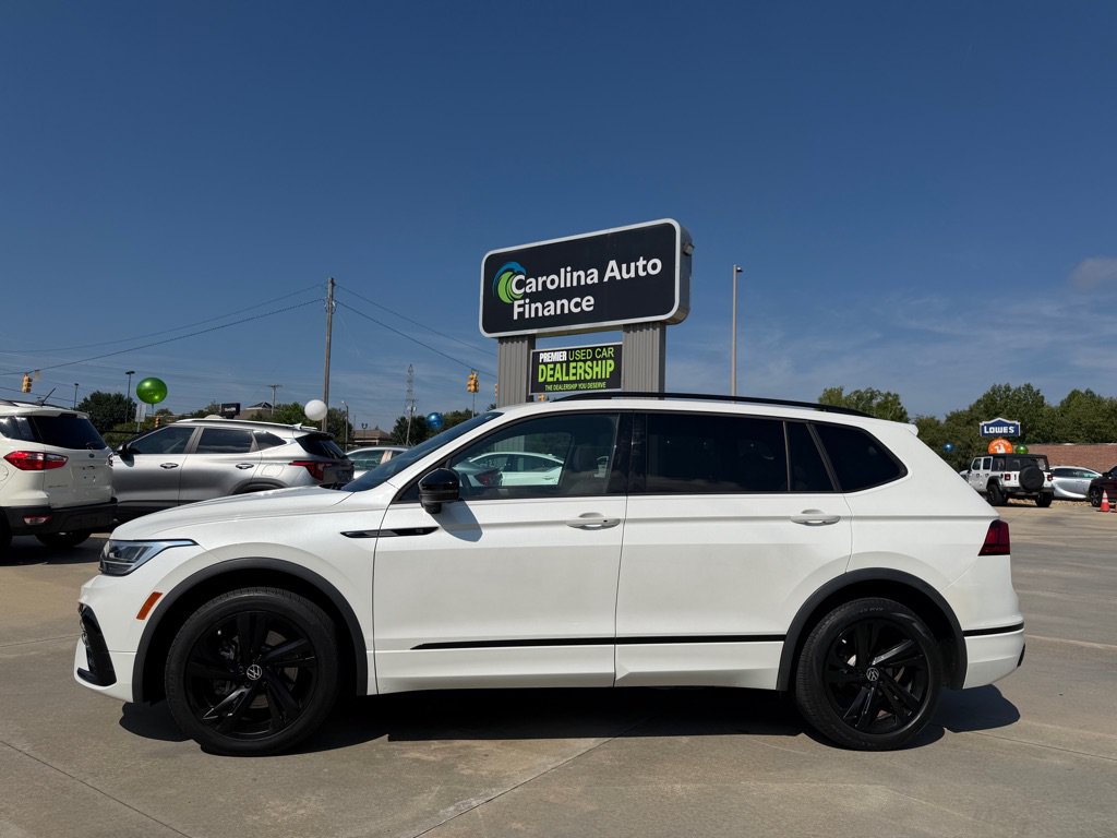 Used 2023 Volkswagen Tiguan SE R-Line FWD image 2