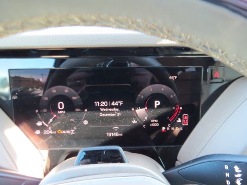 Used 2025 GMC Yukon XL Denali w/ Denali Reserve Package image 24