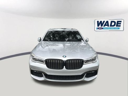 Used 2019 BMW 750i xDrive w/ Executive Package AWD/4WD image 2