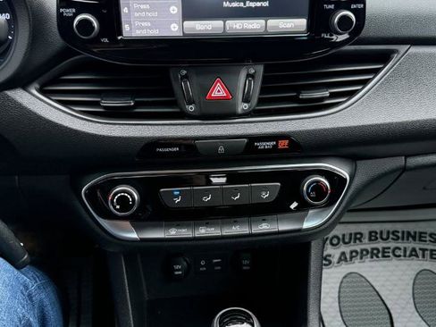 Used 2018 Hyundai Elantra GT image 16