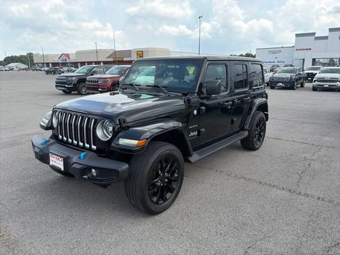 Used 2023 Jeep Wrangler Unlimited Sahara w/ Cold Weather Group AWD/4WD image 2