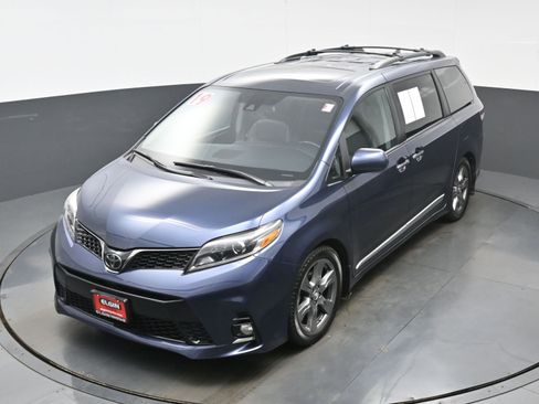 Used 2019 Toyota Sienna SE w/ SE Preferred Package image 38