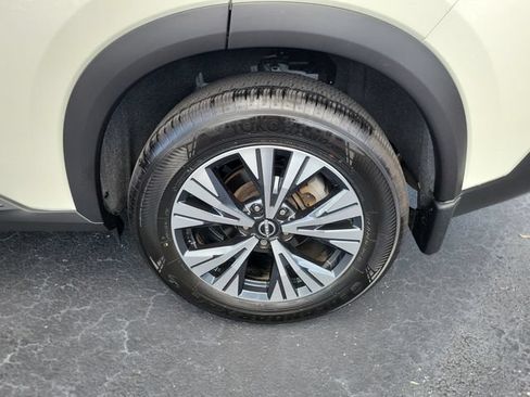 Used 2023 Nissan Rogue SV FWD image 7
