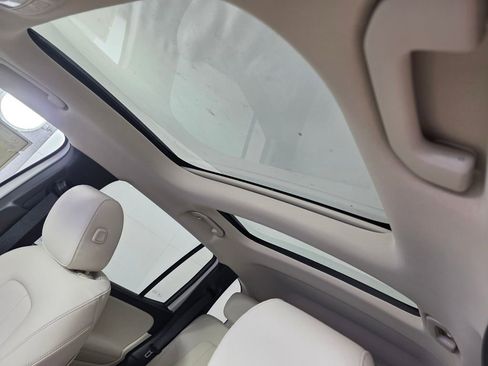 New 2026 Mercedes-Benz GLB 250 image 9