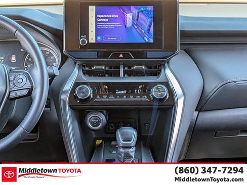 Used 2024 Toyota Venza LE AWD/4WD image 29