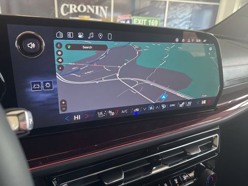 New 2026 Chevrolet Traverse RS w/ LPO, Floor Liner Package image 34