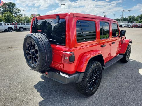 Used 2021 Jeep Wrangler Unlimited Sahara w/ Cold Weather Group AWD/4WD image 3