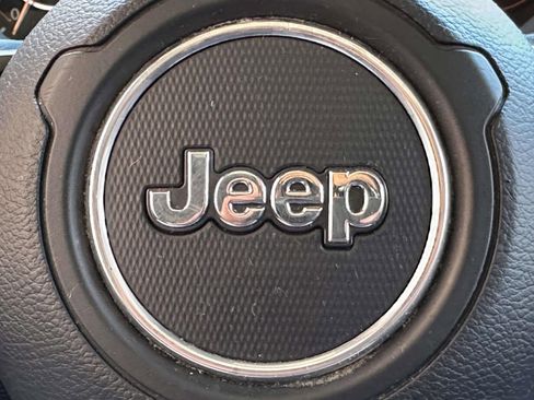 Used 2018 Jeep Wrangler Unlimited Sport S AWD/4WD image 25