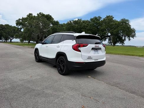Used 2021 GMC Terrain SLT w/ Infotainment Package II FWD image 3