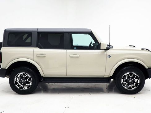 Used 2025 Ford Bronco Outer Banks image 3