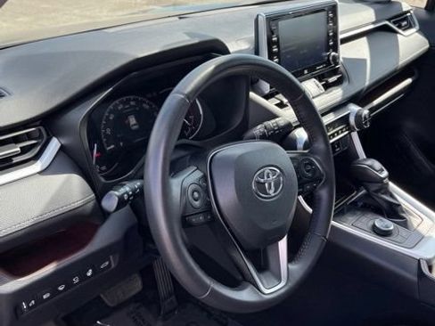 Used 2020 Toyota RAV4 Limited AWD/4WD image 6