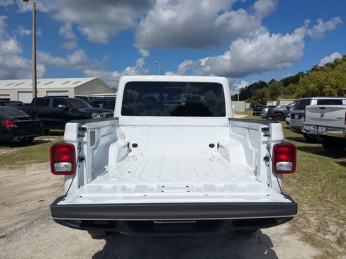 New 2026 Jeep Gladiator Sport AWD/4WD image 12