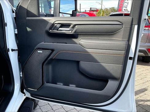 Used 2025 GMC Sierra 2500 AT4 w/ AT4 Premium Plus Package image 27