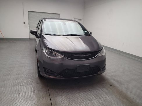 Used 2020 Chrysler Pacifica Touring w/ S Appearance Package FWD image 14