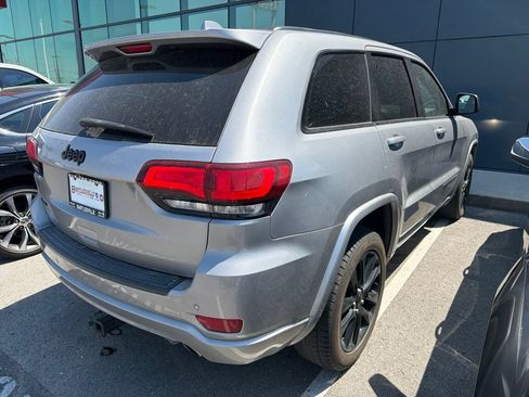 Used 2021 Jeep Grand Cherokee Laredo X AWD/4WD image 4