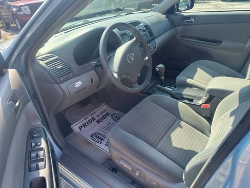 Used 2005 Toyota Camry LE FWD image 12