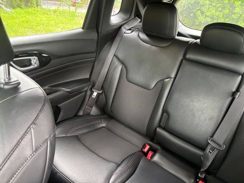 Used 2025 Jeep Compass Trailhawk AWD/4WD image 39