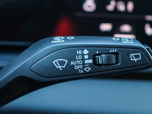 New 2025 Audi Q6 e-tron Premium image 31