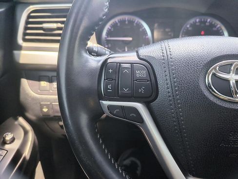 Used 2019 Toyota Highlander XLE FWD image 15