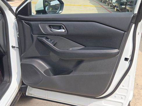 Certified 2025 Nissan Rogue SV FWD image 29