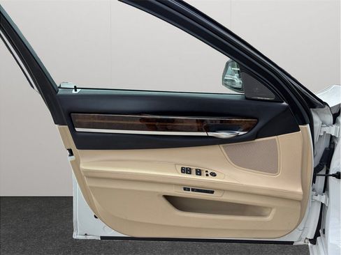 Used 2015 BMW 750Li RWD image 22
