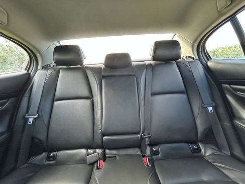 Used 2023 MAZDA MAZDA3 s FWD image 7