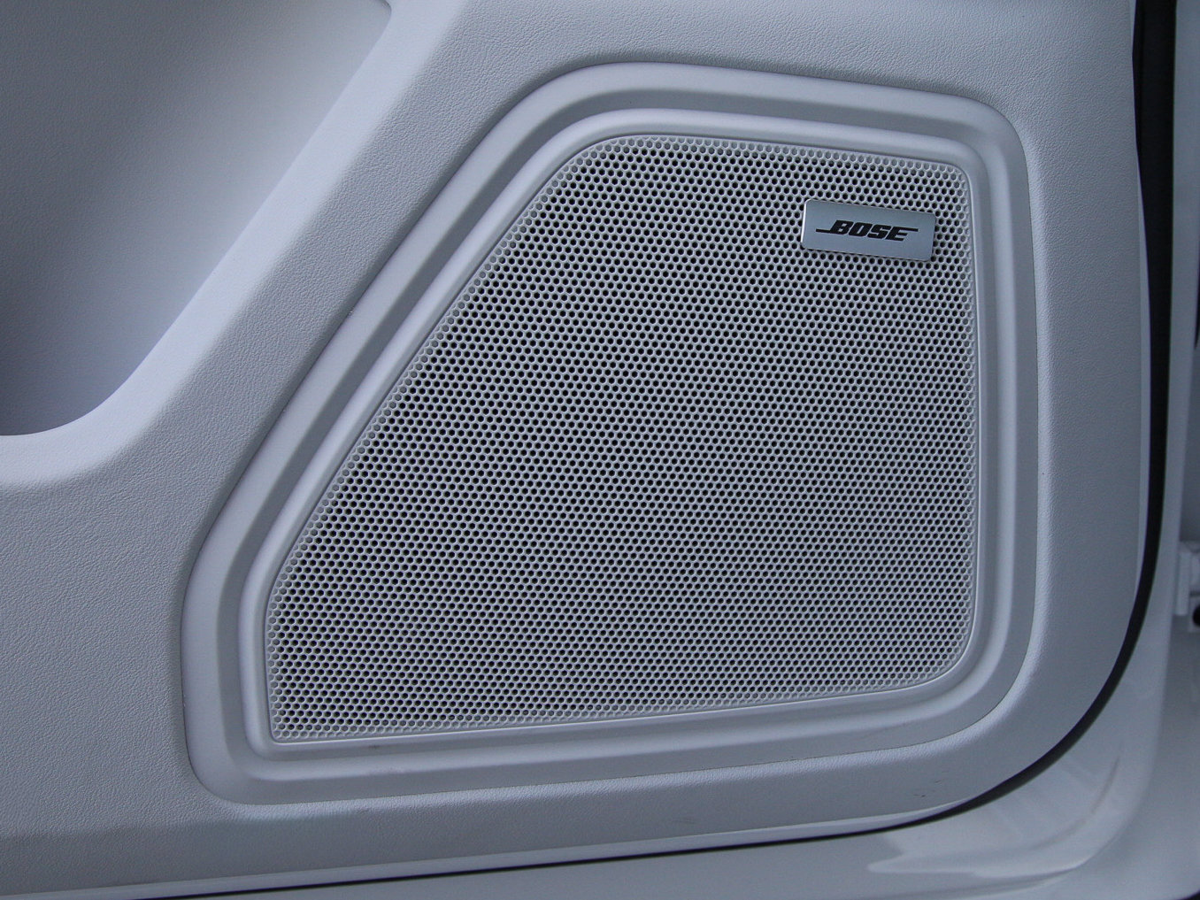 Certified 2023 Porsche Macan Turbo AWD/4WD image 15