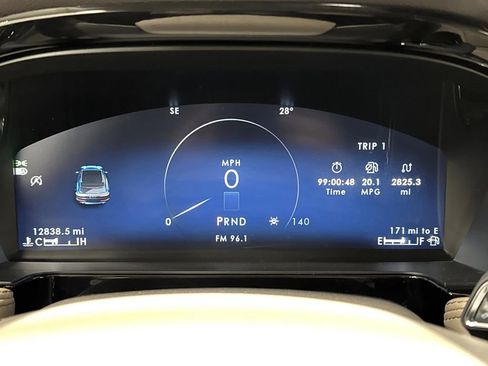 Used 2023 Lincoln Corsair AWD image 18