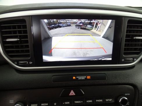 Used 2022 Kia Sportage LX image 12