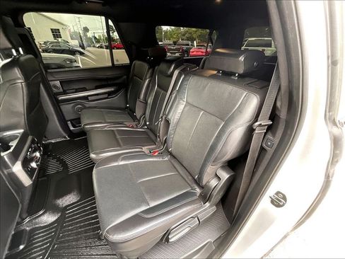 Used 2018 Ford Expedition Max XLT w/ Equipment Group 202A AWD/4WD image 26